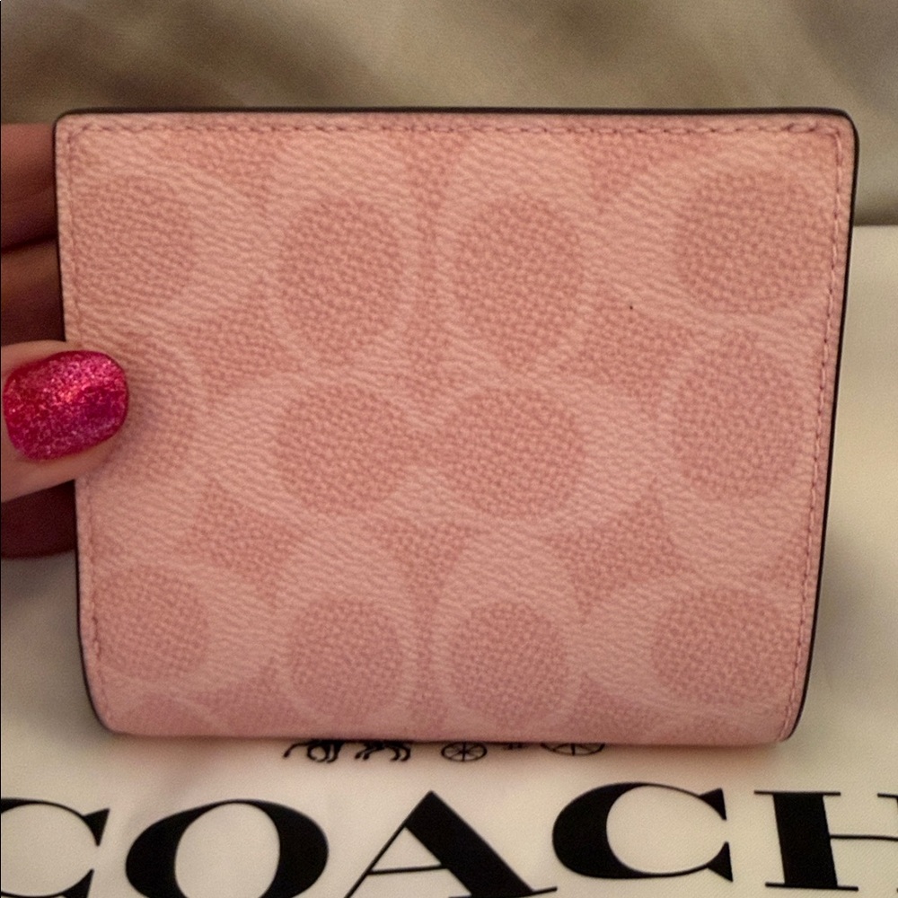 šøCoach NWT Powder Pink Snap Wallet In Signature Canvas With Flower Charm - Picture 4 of 7